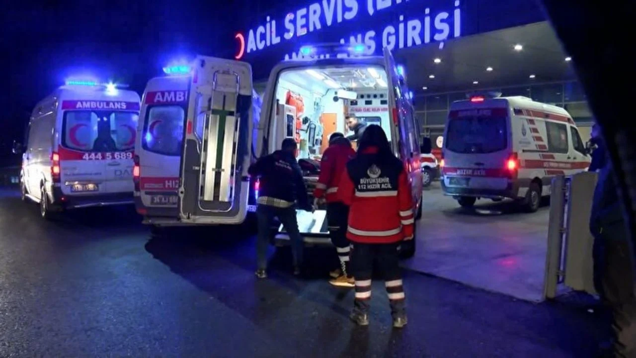 Depremde yaralanan 51 kişi askeri uçakla İstanbul'a getirildi