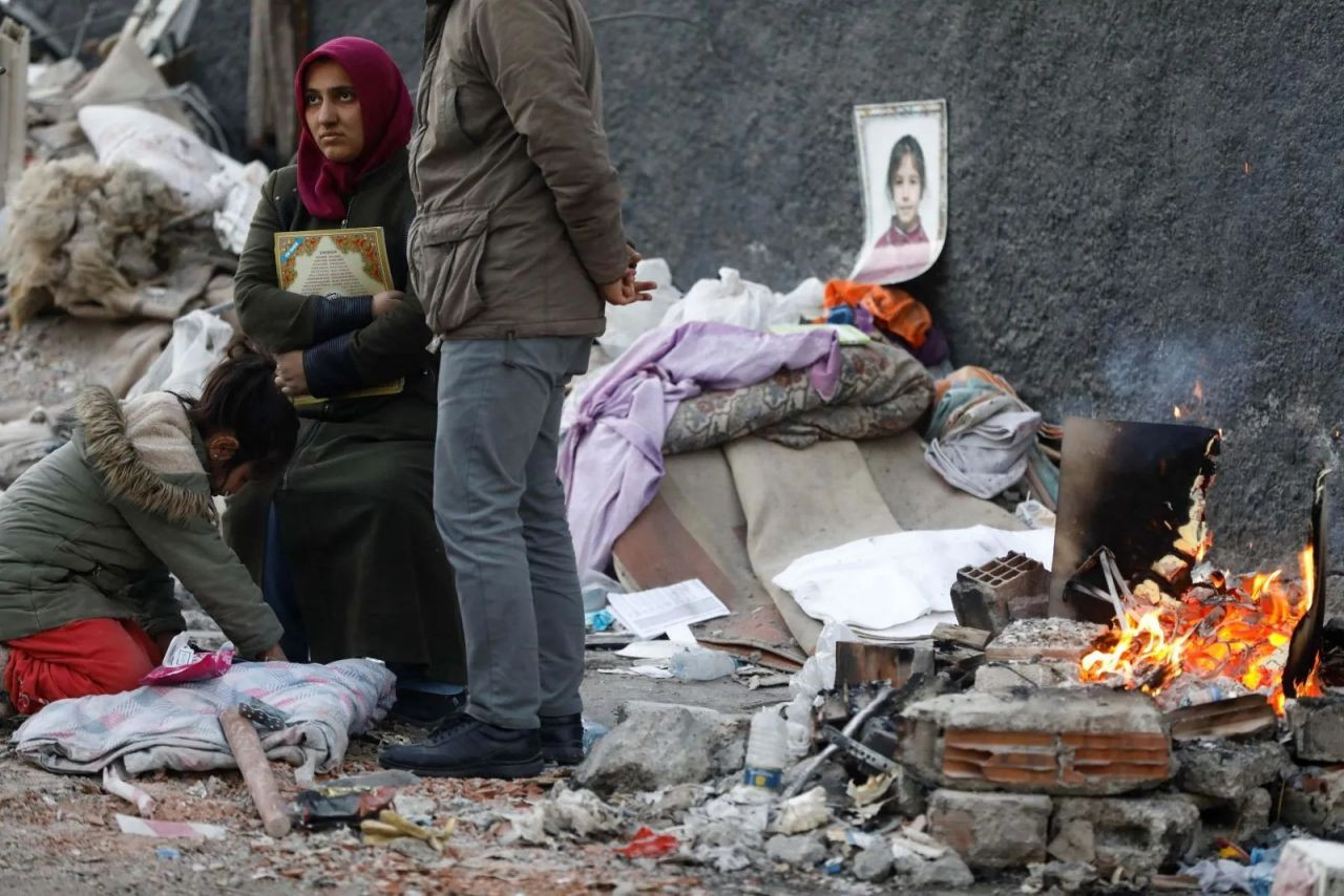 Hala umut var! Deprem bölgelerinde çalışmalar devam ediyor...