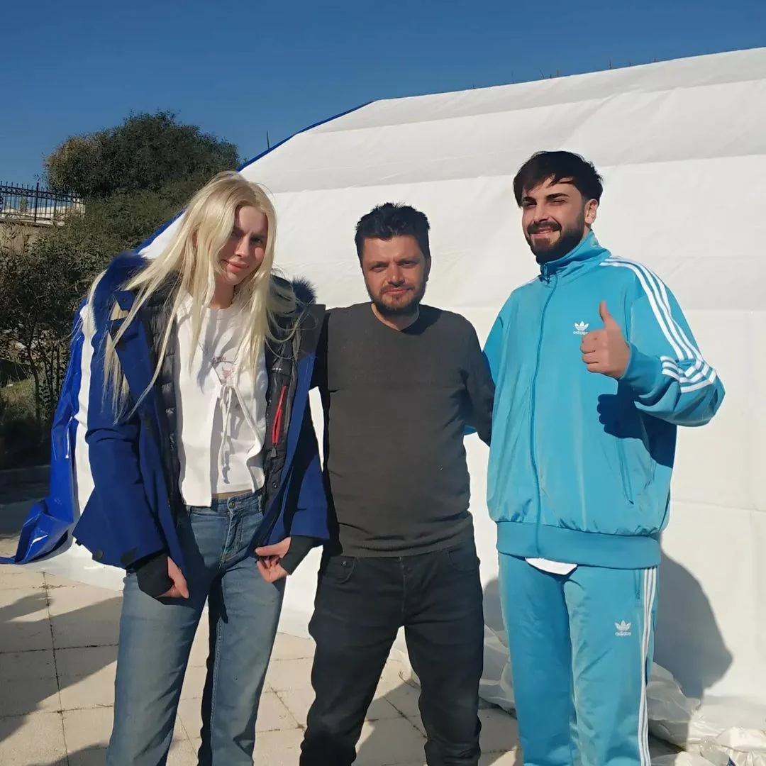İki şarkıcıdan yürekleri ısıtan hareket! Aleyna Tilki ve Sefo, Hatay'da depremzede çocuklarla buluştu