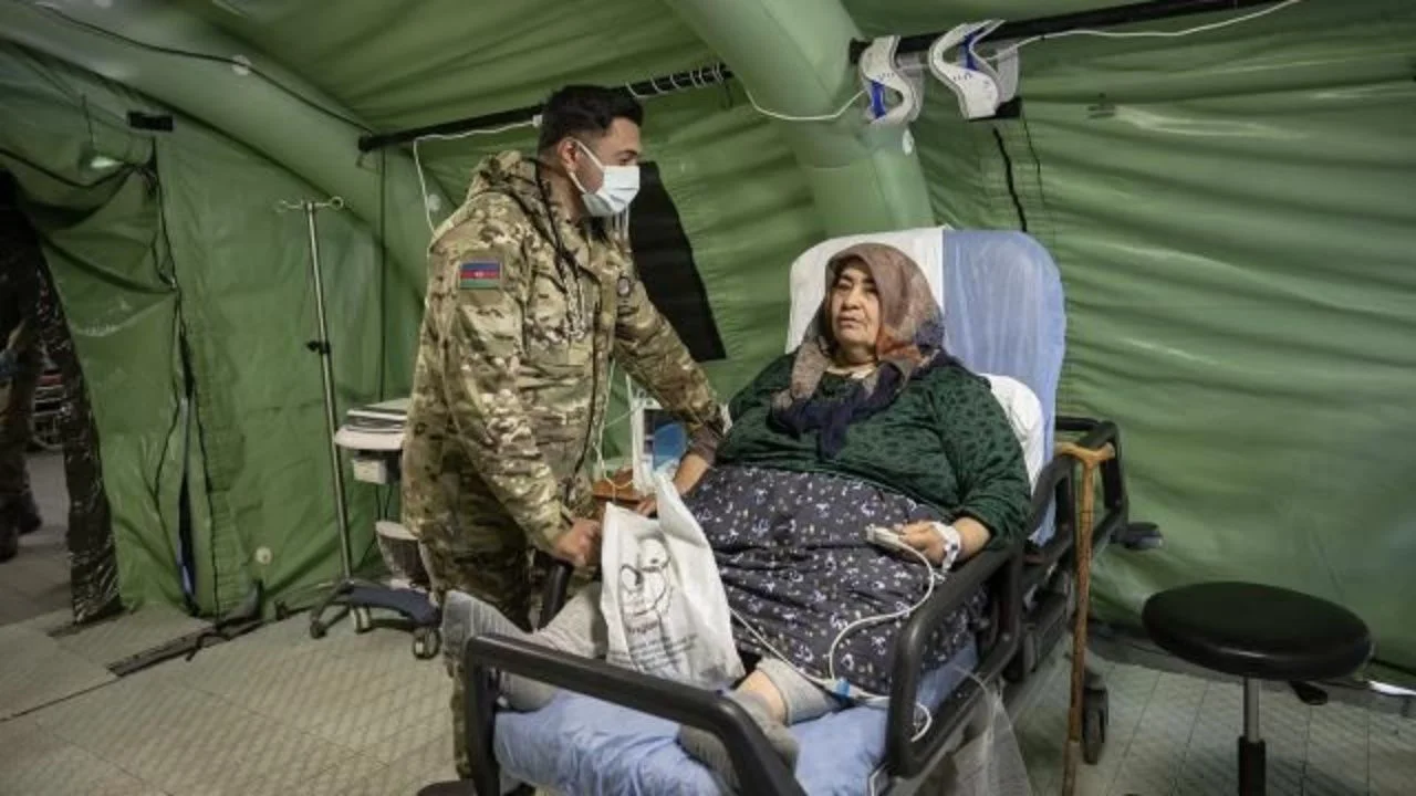 İki devlet, tek millet! Türkiye ve Azerbaycan orduları deprem yaralarını sarıyor