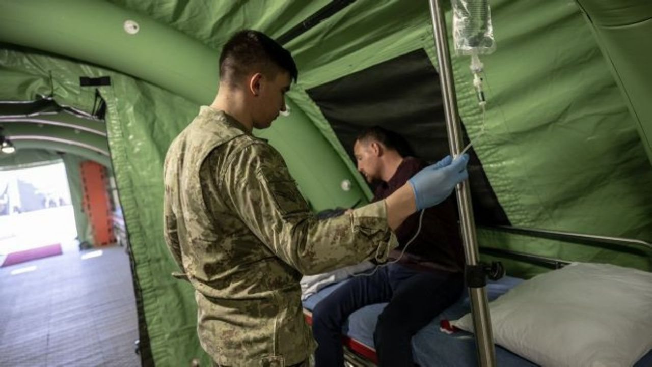 İki devlet, tek millet! Türkiye ve Azerbaycan orduları deprem yaralarını sarıyor