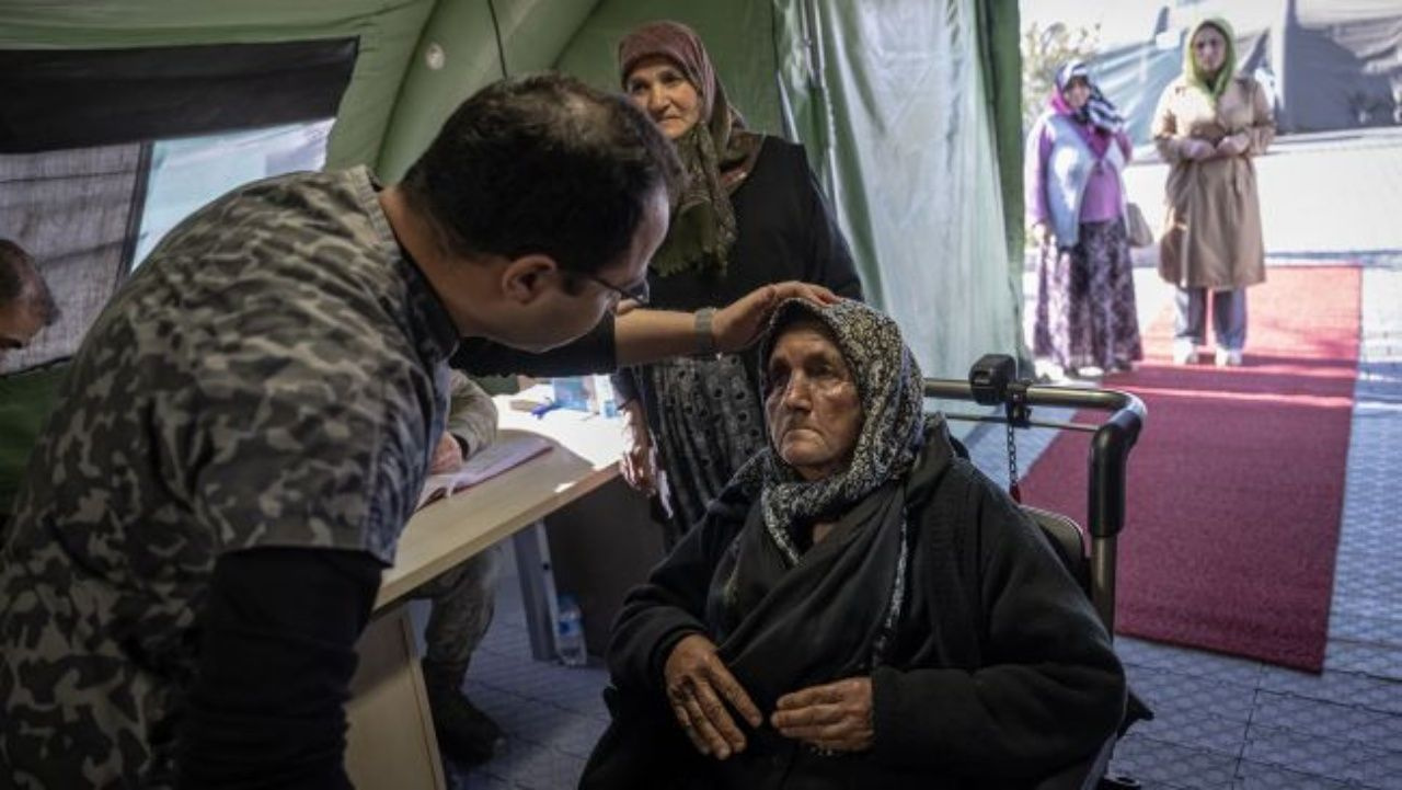 İki devlet, tek millet! Türkiye ve Azerbaycan orduları deprem yaralarını sarıyor