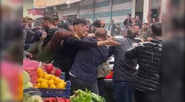 Park yeri kavgasında tansiyon yükseldi! Taş, sopa ve bıçaklar havada uçuştu, 1 kişi yaralandı