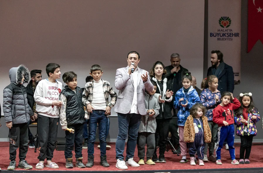 Mahmut Tuncer, Malatya'da depremzedelerle buluştu