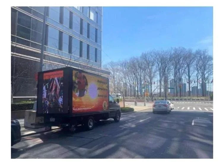 New York'ta terör destekçilerinden provokasyon: Öcalan, PKK ve HDP görselli kamyonu Türkevi önüne park ettiler!