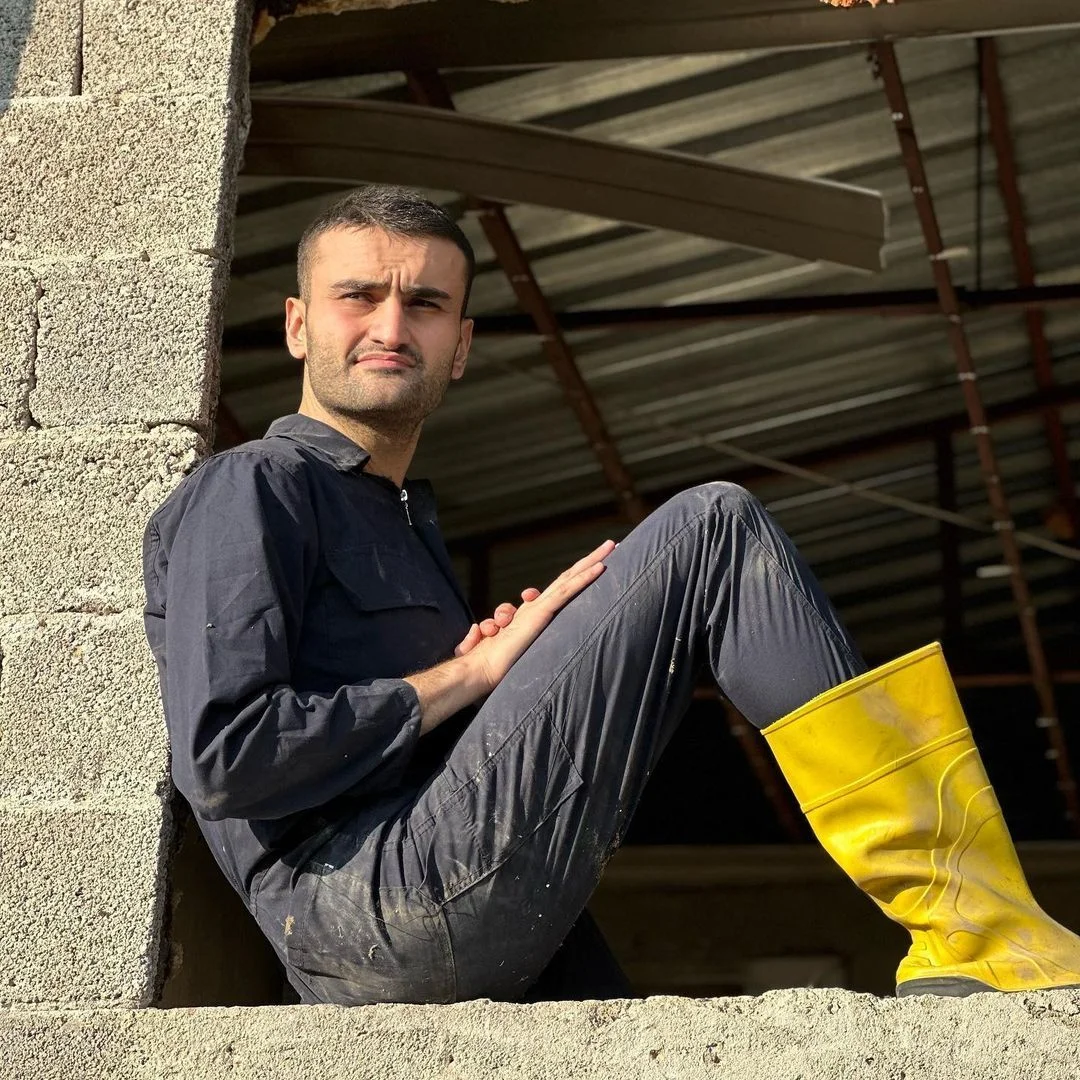CZN Burak, evi hasar gören depremzedenin imdadına yetişti! Takipçilerinden tam not aldı