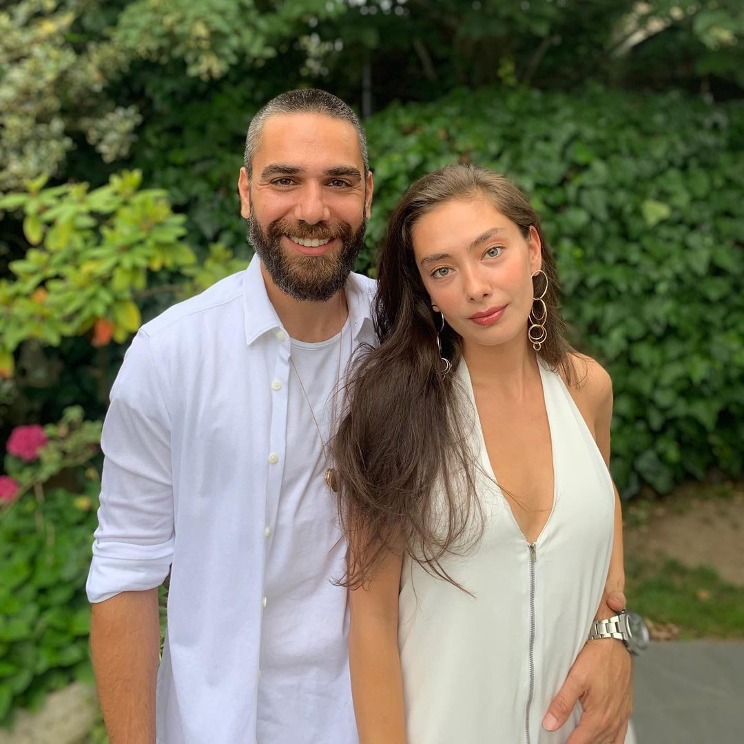 'İhanet' iddialarını yalanlamışlardı! Kadir Doğulu ve Neslihan Atagül el ele görüntülendi