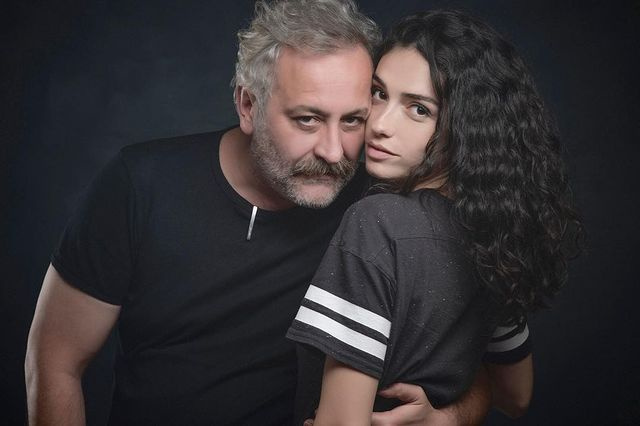 Onur Ünlü ile 5 yıllık ilişkisi biten Hazar Ergüçlü yeni aşkıyla görüntülendi