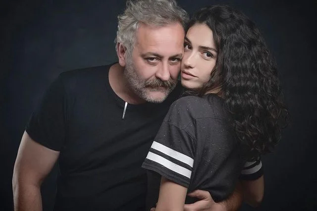 Onur Ünlü ile 5 yıllık ilişkisi biten Hazar Ergüçlü yeni aşkıyla görüntülendi