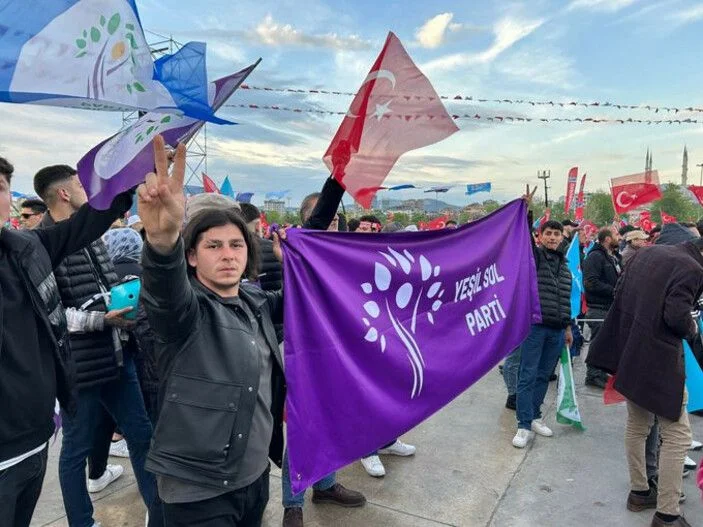 HDP, gizli ortağını yalnız bırakmadı! Maltepe mitinginde HDP bayrakları sallandı