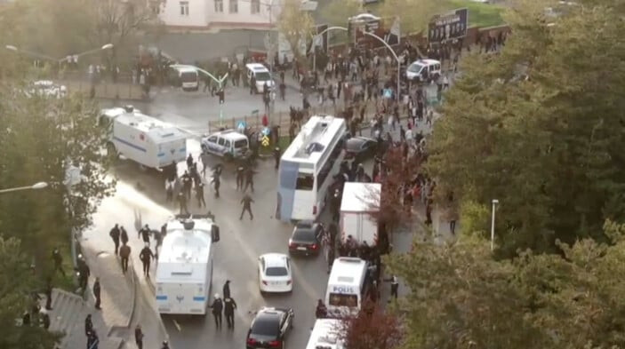 Ekrem İmamoğlu'nun Erzurum mitinginde olay çıktı