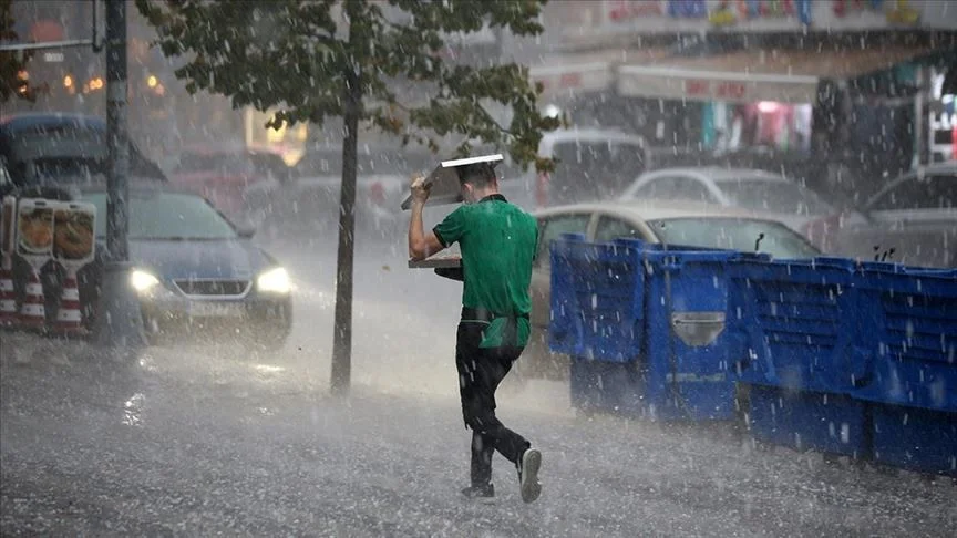 Evden çıkacaklar dikkat! Meteorolojiden İstanbul için sağanak yağış uyarısı