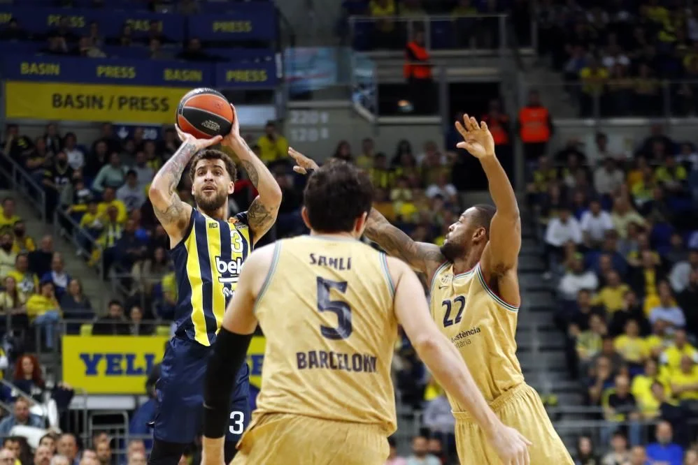 Fenerbahçe resmen açıkladı! Barcelona'dan flaş transfer...
