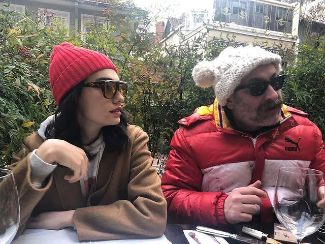 Hazar Ergüçlü ile Kutay Soyocak'tan aşk pozu!
