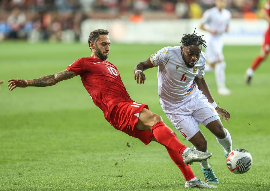 Stefan Kuntz Hakan Çalhanoğlu ve Orkun Kökçü'den korktu Hamit Altıntop ortadan kayboldu