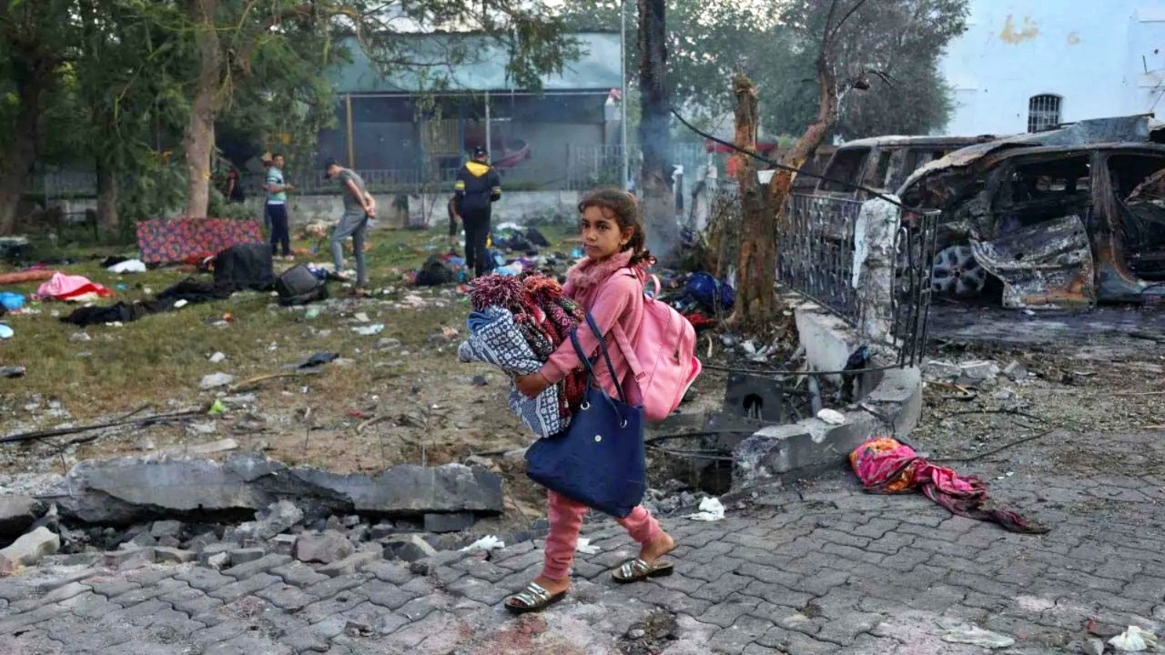 Ajanslar, İsrail katliamını bu fotoğraflarla dünyaya duyurdu! İşte hastane saldırısından çarpıcı fotoğraflar...