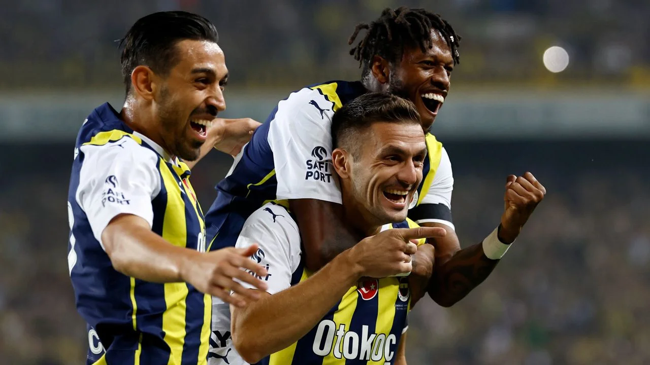 “İsmail Kartal gerçekleri gör artık: Dusan Tadic yürüyerek oynuyor, Szymanski düştü, İsmail Yüksek düşüyor, Dzeko kuvvetsiz! Kondisyon yükle takıma”