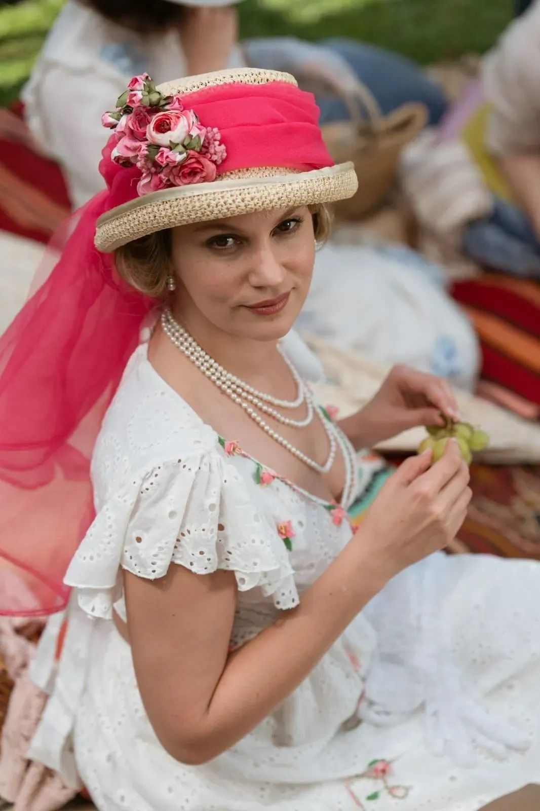 Farah Zeynep Abdullah, Bihter filminin galasındaki elbisesi ile sosyal medya kullanıcılarının diline düştü! Fiyatı ise duyanları şoke etti