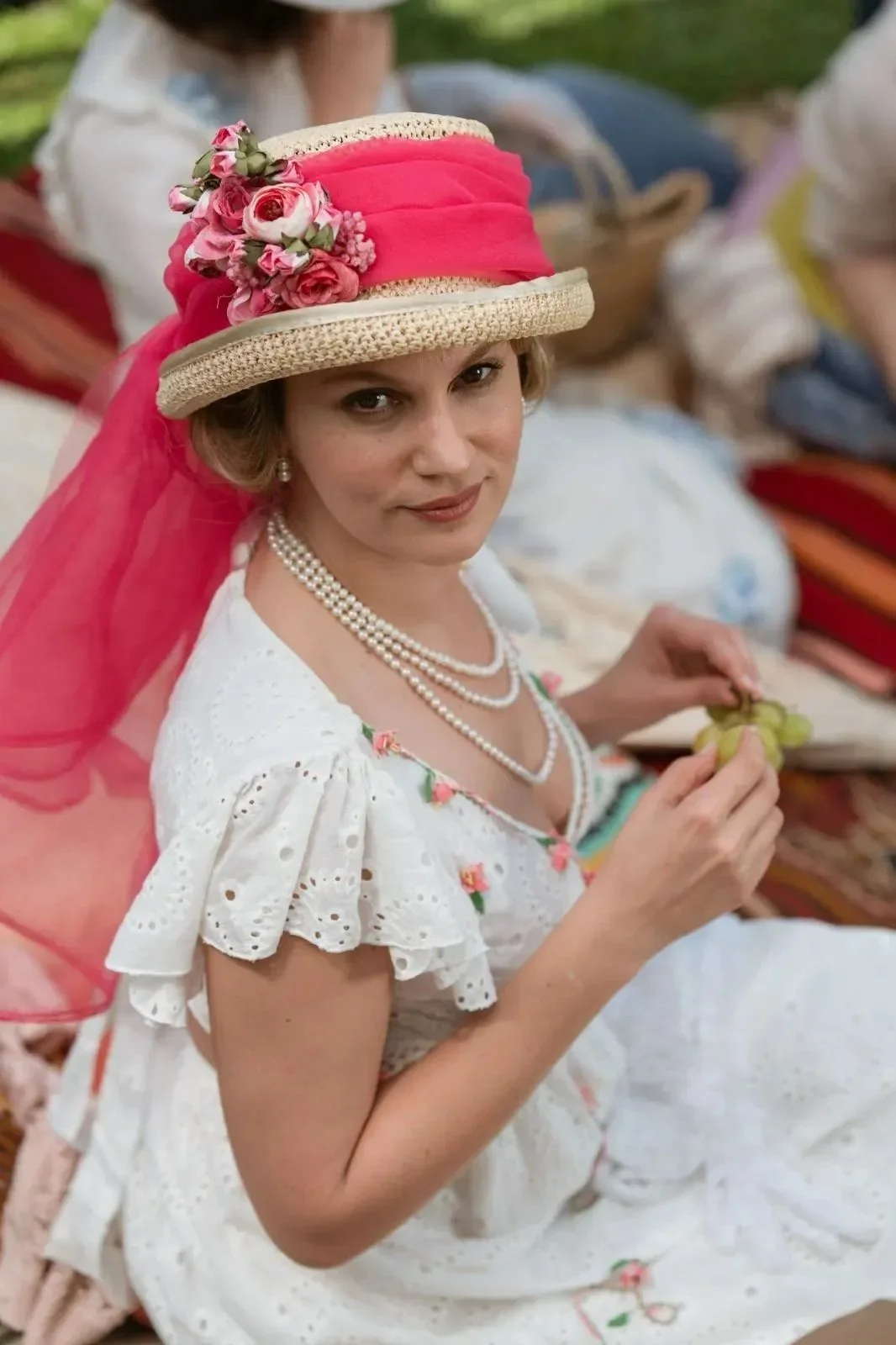 Farah Zeynep Abdullah, Bihter filminin galasındaki elbisesi ile sosyal medya kullanıcılarının diline düştü! Fiyatı ise duyanları şoke etti