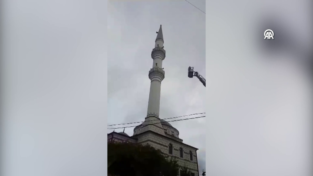 AKOM'dan uyarı: Dev dalgalar oluştu deniz ve hava trafiği durdu!