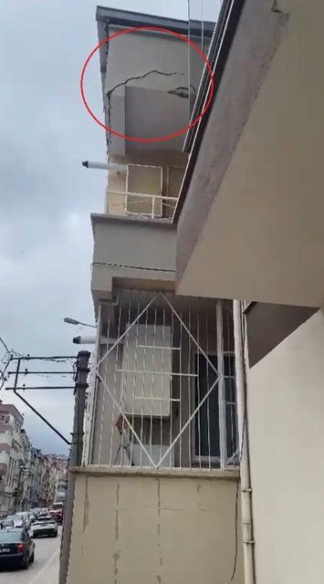 Depremin verdiği hasar görüntülendi: "Duvar yıkılmaları var"