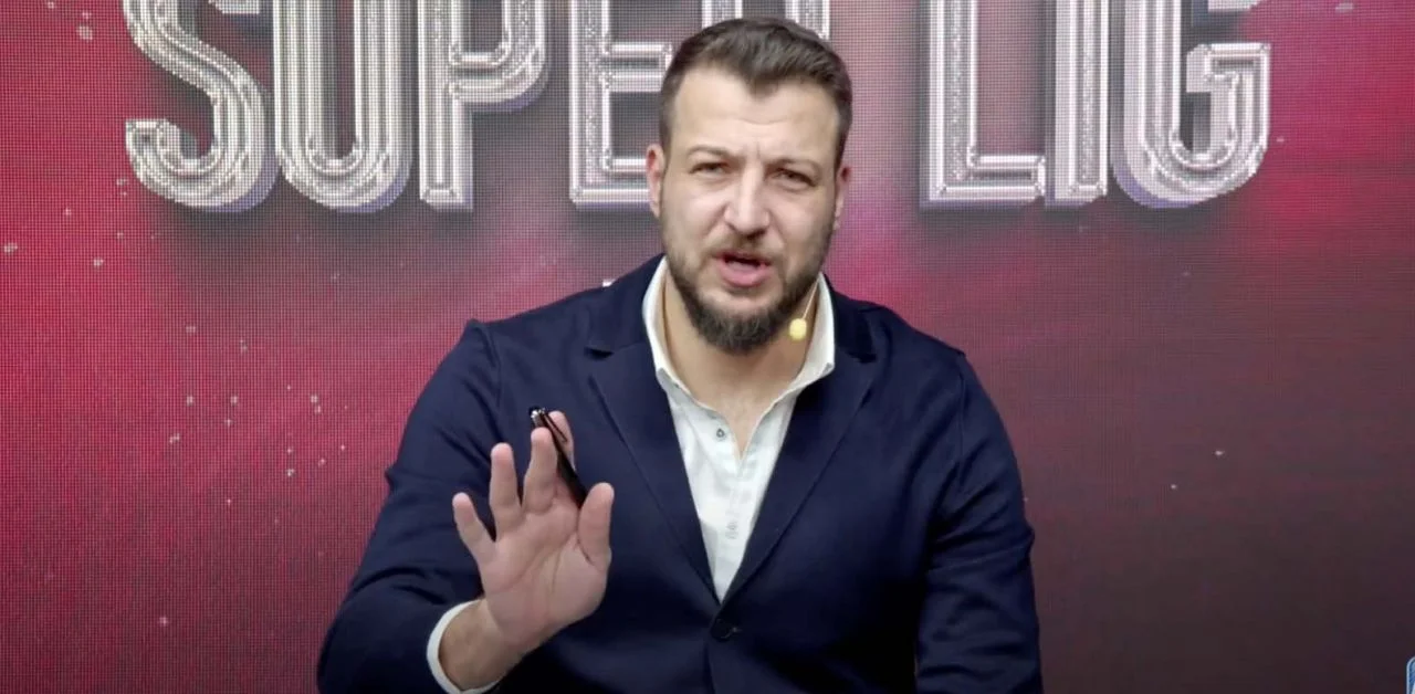 Canlı yayında çılgına döndü: "Edin Dzeko'nun net ayağa basmasına sarı kart veremiyor! Çünkü hakemlikten uzak, korkak ve rezil bir hakem!"