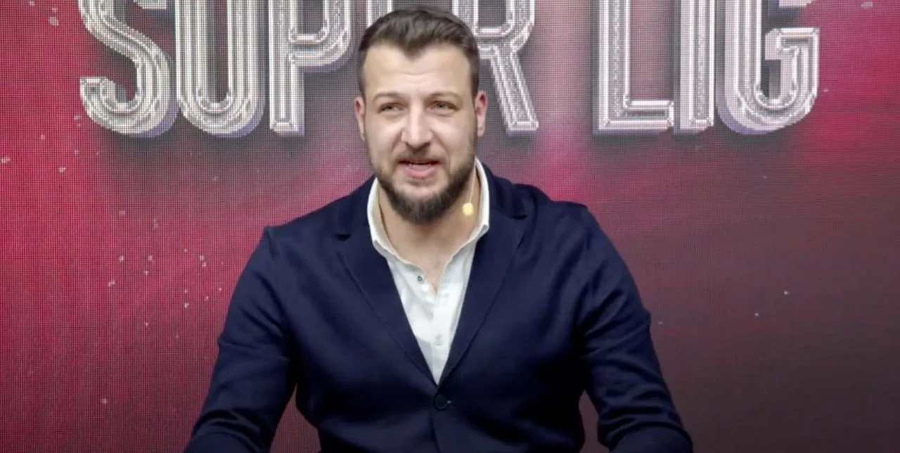 Canlı yayında çılgına döndü: "Edin Dzeko'nun net ayağa basmasına sarı kart veremiyor! Çünkü hakemlikten uzak, korkak ve rezil bir hakem!"
