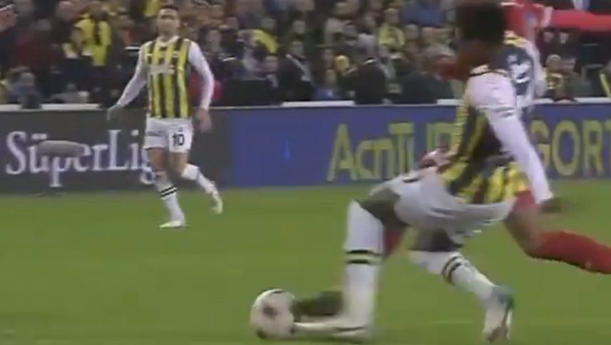 Tümer Metin'den olay pozisyona olay yorum: "Osayi Samuel'in topa teması yok. Var diyenin de alnını karışlarım"