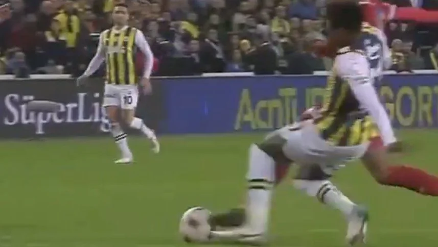 Tümer Metin'den olay pozisyona olay yorum: "Osayi Samuel'in topa teması yok. Var diyenin de alnını karışlarım"