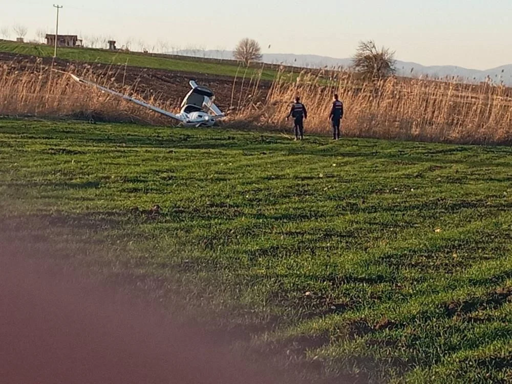 Bursa'da eğitim uçağı zorunlu iniş yaptı! Pilot yaralandı...