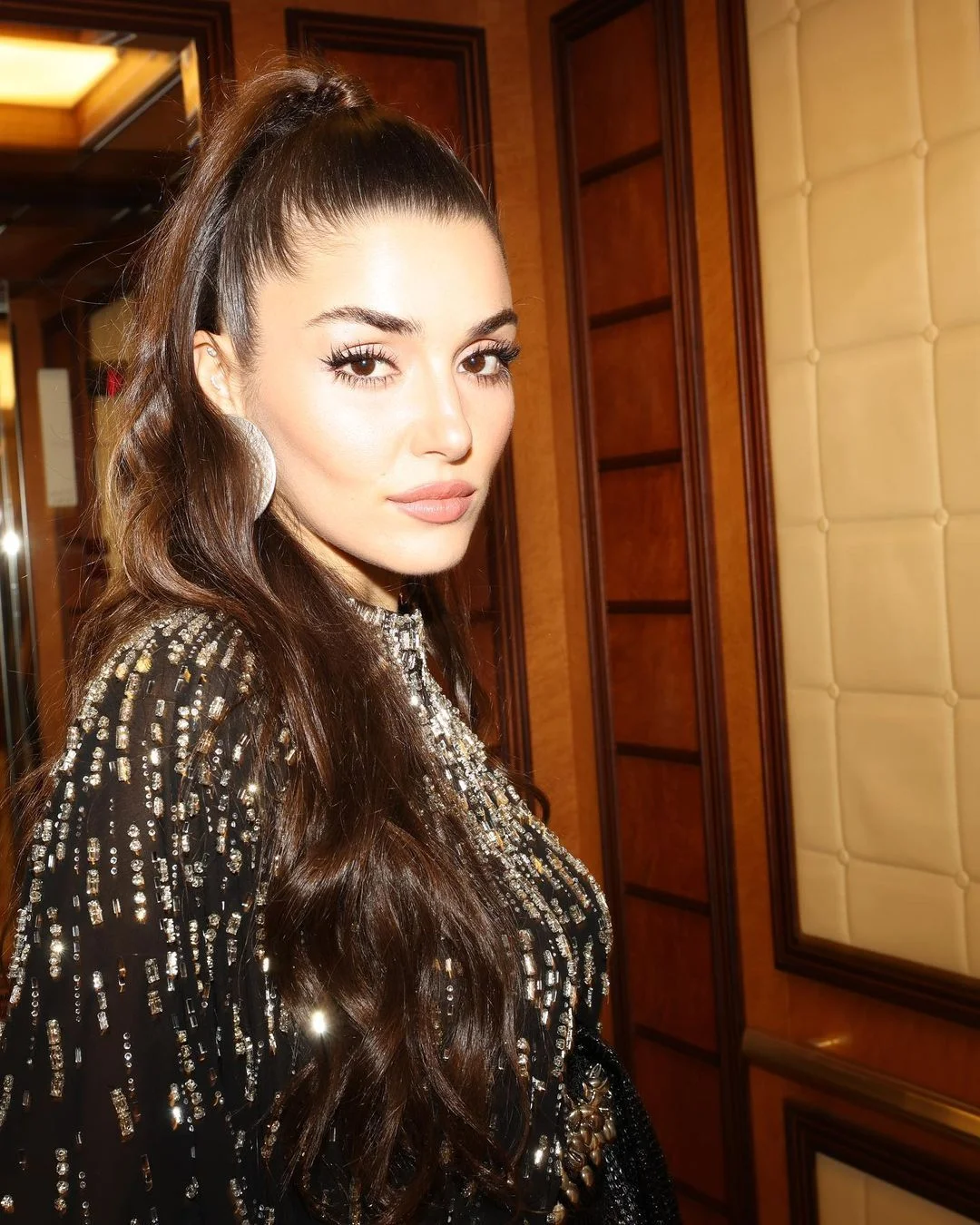 Bali tatili dönüşü görüntülendiler! Hande Erçel o soruyu duyunca fena sinirlendi