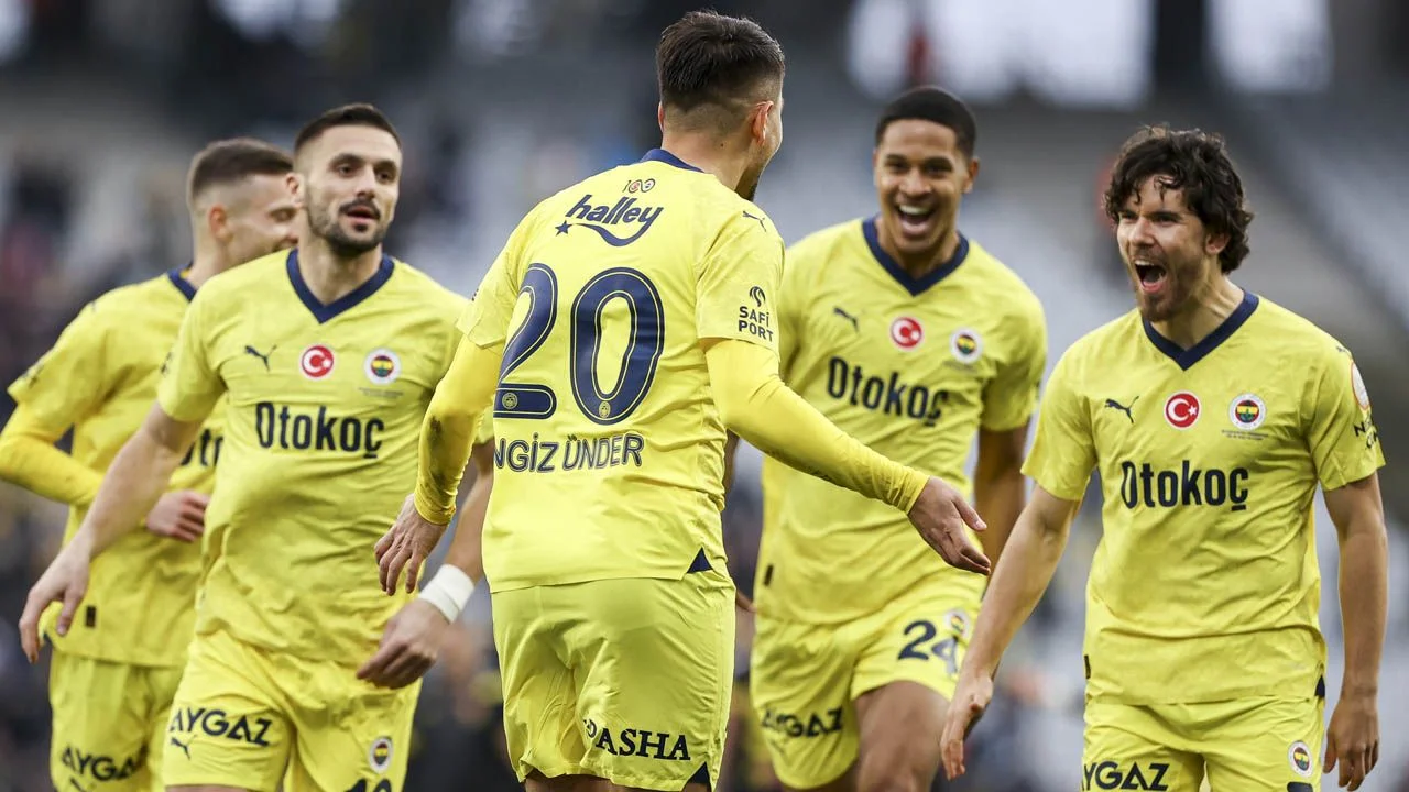 “Fenerbahçe’nin en büyük sorunu Dusan Tadic! Yürüyecek hali yok. Takımı resmen eksik oynatıyor! Cengiz’in kondisyonu bir devrelik, Szymanski’de de düşüş devam ediyor”