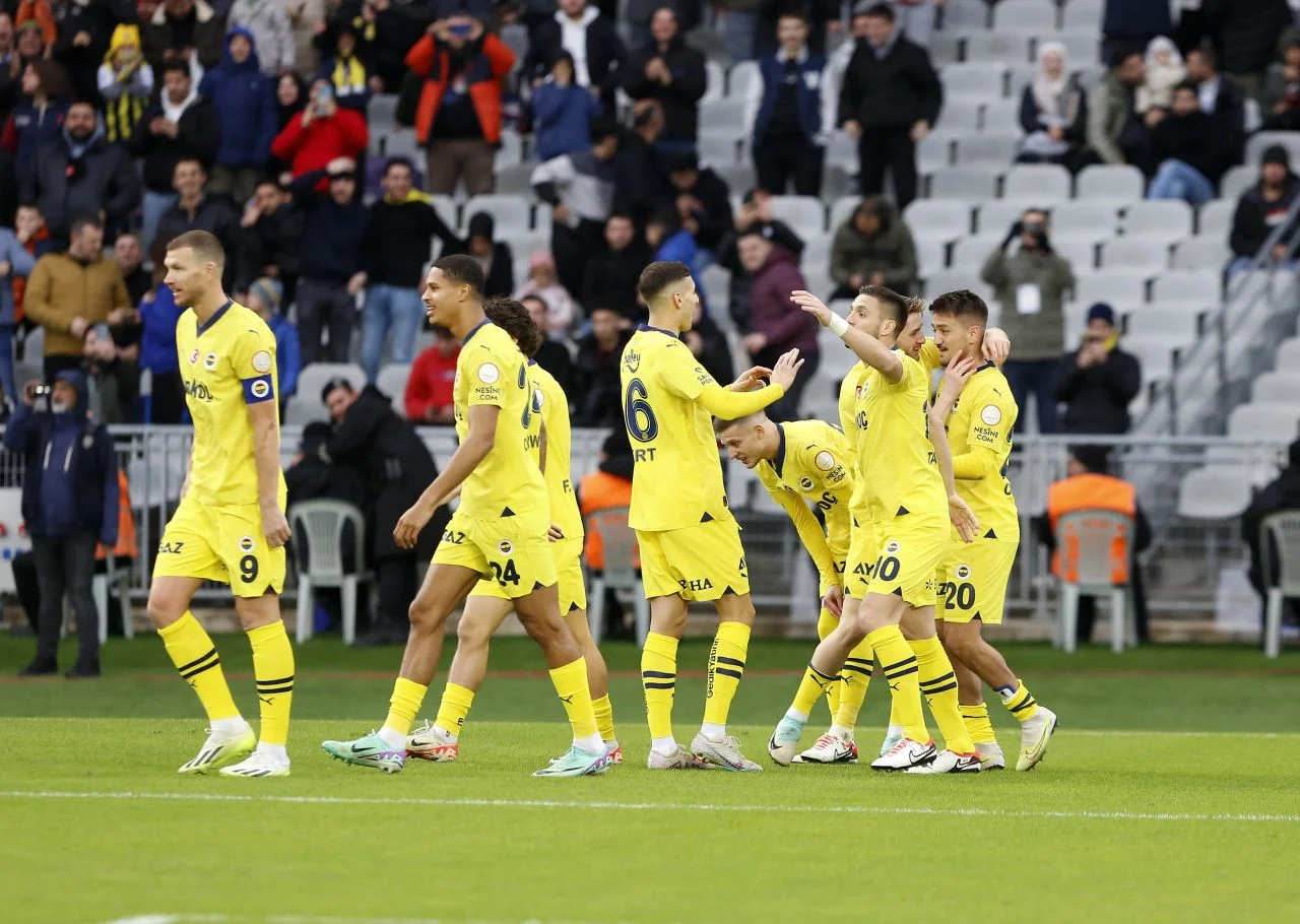 “Fenerbahçe’nin en büyük sorunu Dusan Tadic! Yürüyecek hali yok. Takımı resmen eksik oynatıyor! Cengiz’in kondisyonu bir devrelik, Szymanski’de de düşüş devam ediyor”