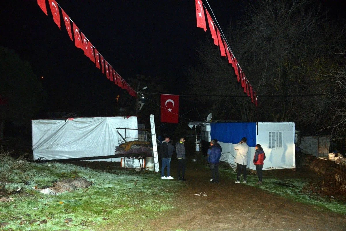 Ailesi çadırda yaşayan kahraman şehidimiz Müslüm Özdemir ile ilgili yürek burkan detay... Annesine ev sözü vermiş...