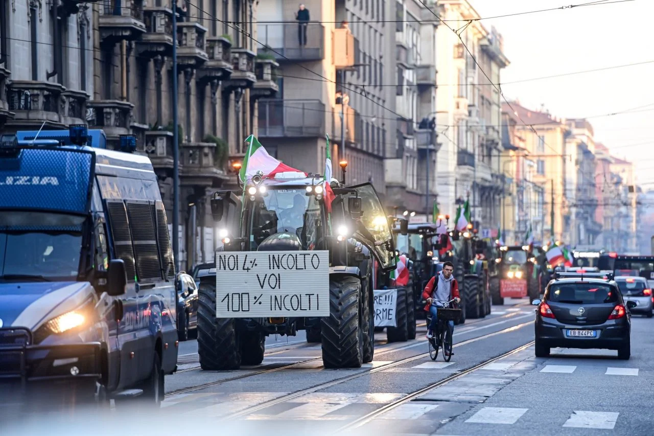 Çiftçiler protesto için Roma'ya ilerliyor:  "Kentin çevresini saracağız. Bunu yalnızca traktörlerle ve birkaç günlüğüne yapmayacağız"