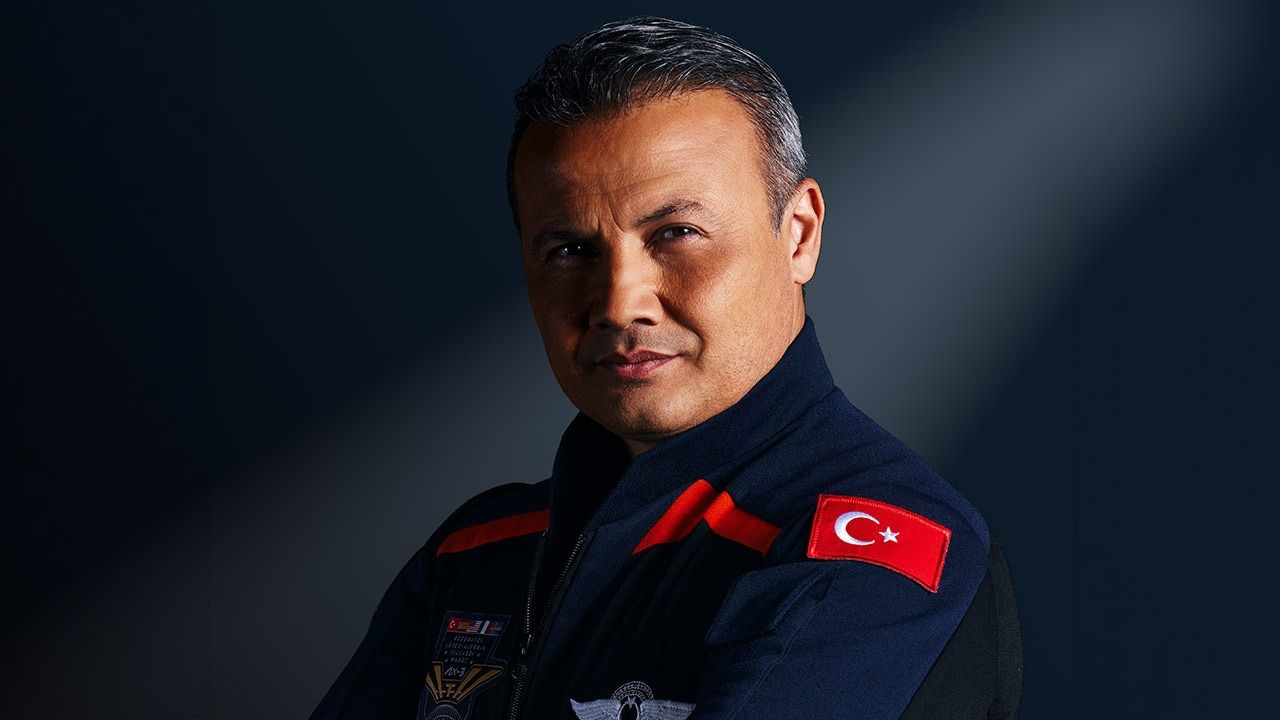 'Turist olarak gitti' iddialarına Alper Gezeravcı yanıt verdi! İşte Cüneyt Özdemir'in programındaki o diyalog!