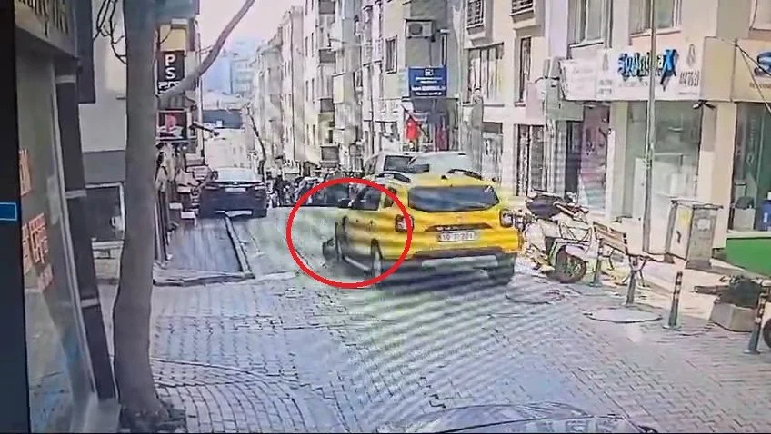 Balıkesir'de kan donduran olay: Uyuyan köpeği aracıyla ezerek öldürdü yoluna devam etti! İşte o anlar!