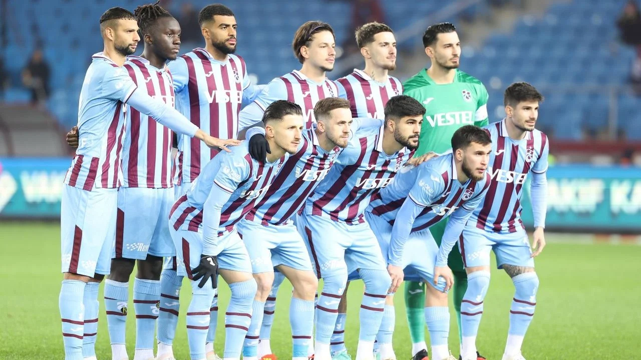 Trabzonspor'un Fatih Karagümrük maçı ilk 11'i belli oldu! Uğurcan Çakır Fenerbahçe derbisi öncesi kadroda yok
