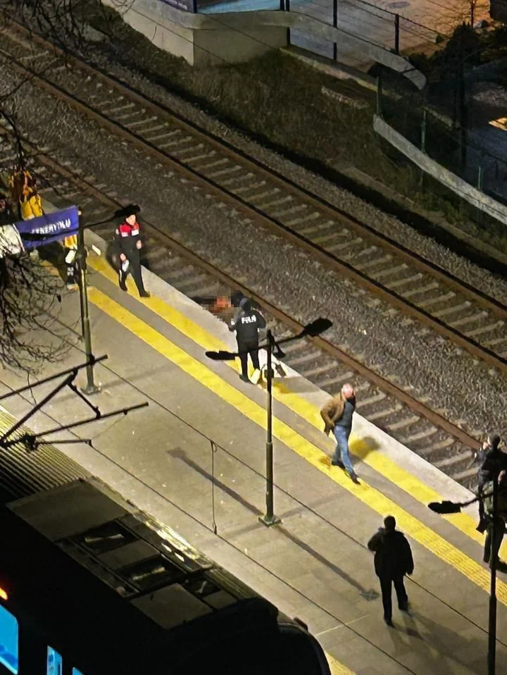 Marmaray'da bir kişi raylara atlayarak intihar etti