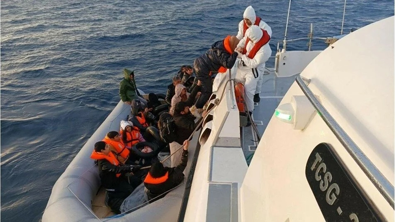 Çanakkale açıklarında kaçak göçmen botu battı! Çok sayıda ölü var...