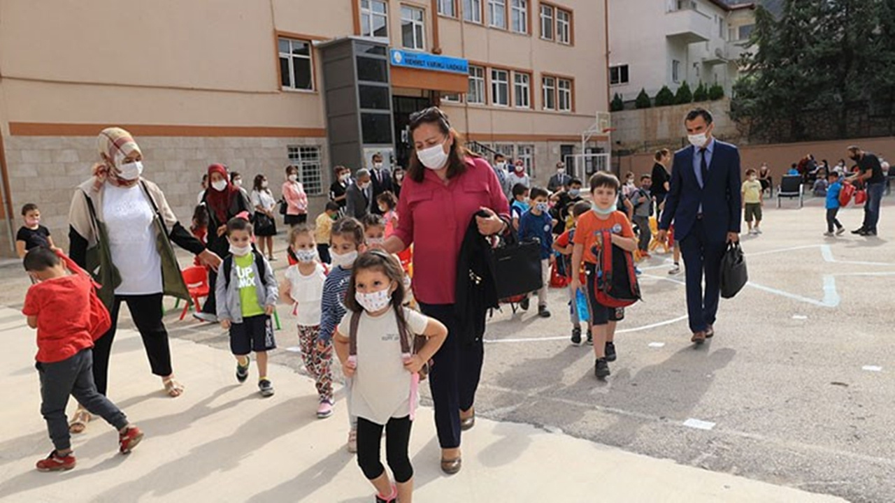 MEB'de yeni dönem! Artık okula gitmek isteyen veliler randevu alacak