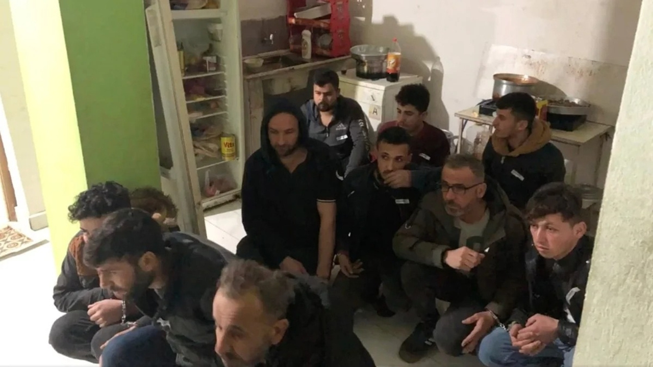6 ilde göçmen kaçakçıklarına operasyon: Çok sayıda gözaltı