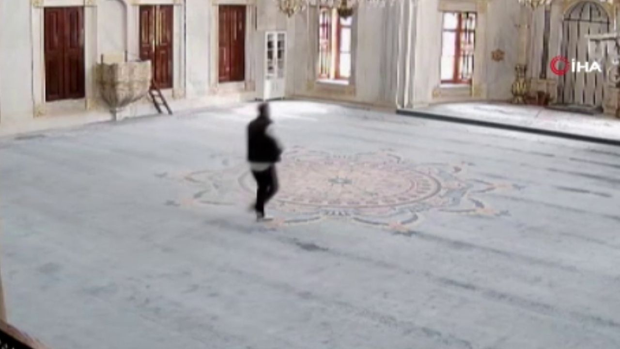 Cezaevinden izinli çıktı! Ailesini katledip camide intihar etti!
