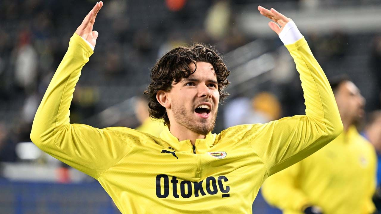 Fenerbahçe Ferdi Kadıoğlu’nun yerini şimdiden doldurdu! Yıldız oyuncunun yerine gelecek yeni sol beki duyurdular: Ali Koç ayrılığı çok önce açıklamıştı…