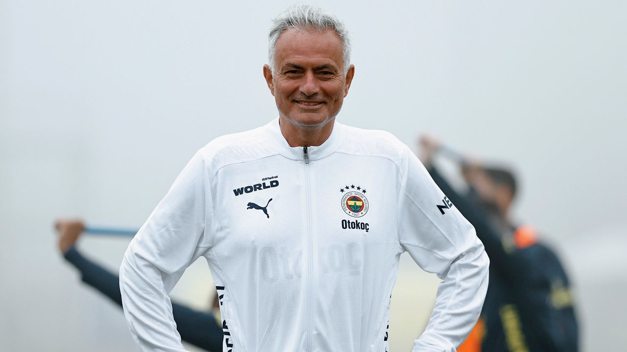 Jose Mourinho Fenerbahçe'de gidecek ve kalacak isimleri belirledi! 5 isme tam not verdi, 3 ismin biletini kesti: "Bunları takımdan gönderin"
