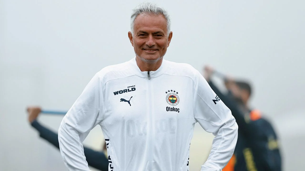 Jose Mourinho Fenerbahçe'de gidecek ve kalacak isimleri belirledi! 5 isme tam not verdi, 3 ismin biletini kesti: "Bunları takımdan gönderin"