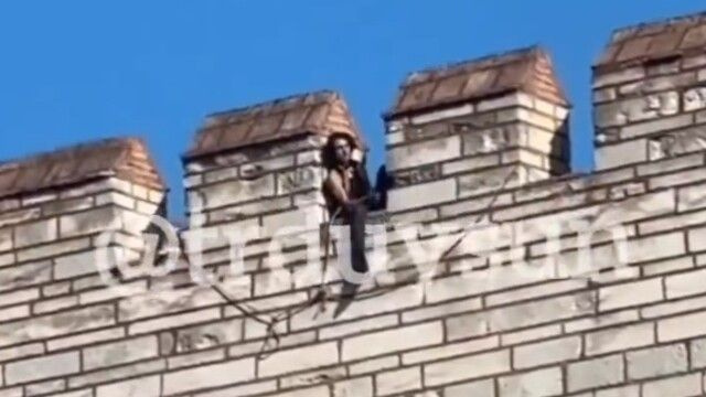 Fatih'te dehşet: Genç kızın kafasını kesip Edirnekapı surlarından attı, ardından intihar etti! Detaylar belli oldu...