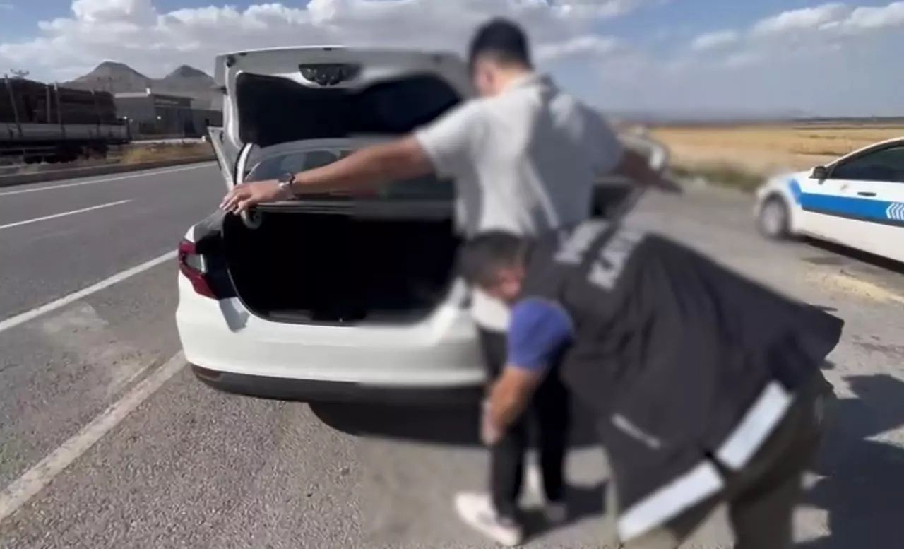 Kayseri'de 17 ekiple dev Narko-Kom operasyonu! On binlercesi ele geçirildi...