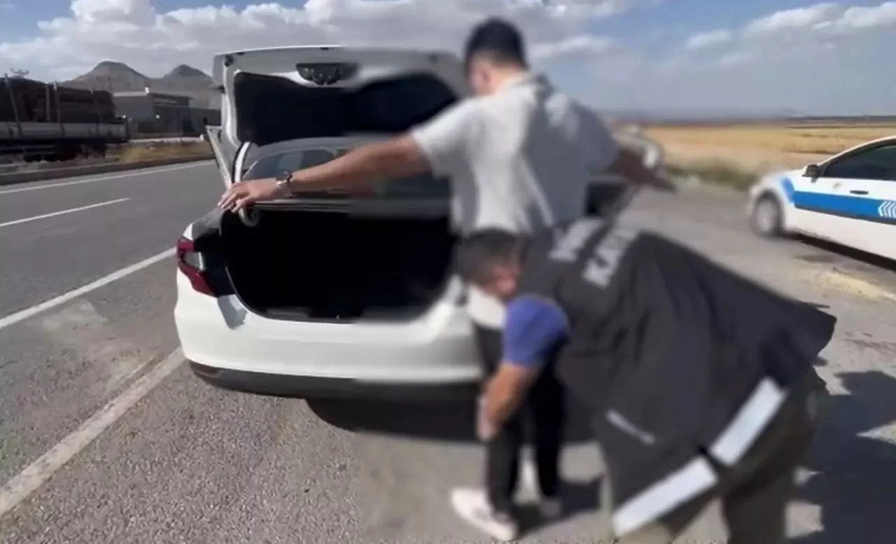 Kayseri'de 17 ekiple dev Narko-Kom operasyonu! On binlercesi ele geçirildi...