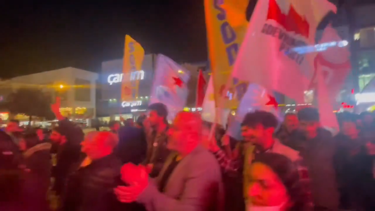 Hain slogan! İstanbul'un göbeğinde Kürdistan diye bağırdılar! Gözaltılar var!